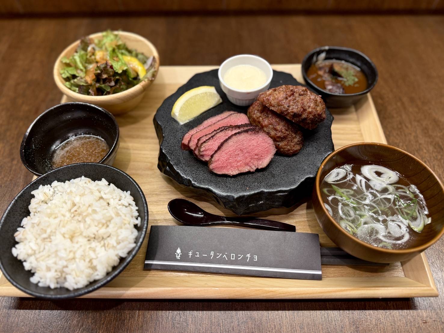 牛タンハンバーグと薄切り牛タンセット
